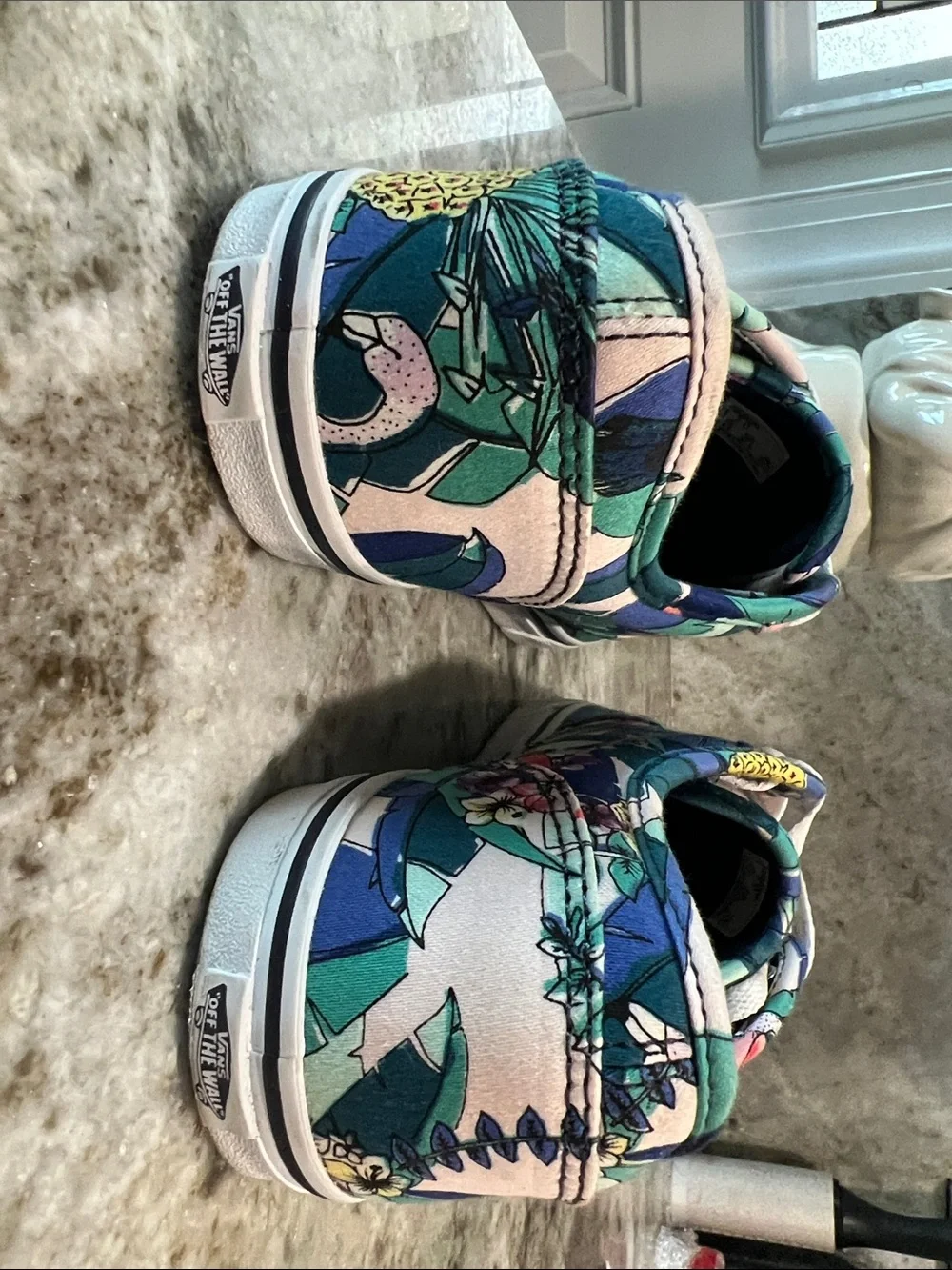 Vans Women’s Tropical Floral & Flamingo shoes - Picture 3 of 7